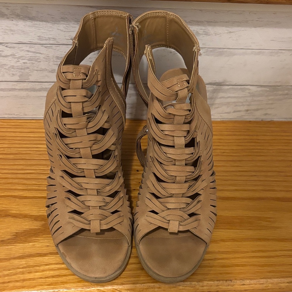 DV by Dolce Vita Tan Gladiator Sandals